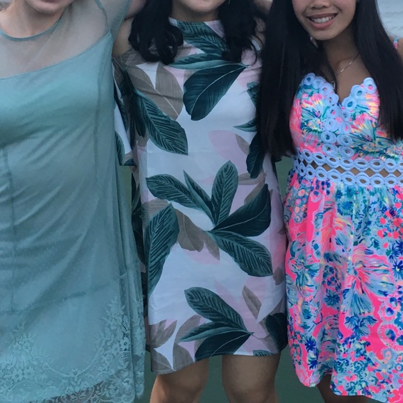 Cold Shoulder Banana Leaf Dress - Picture 3 of 3